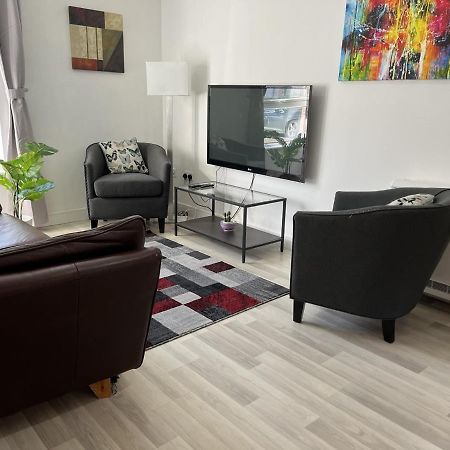 Bright 2 Bedroom Apartment - Edimburgo Esterno foto