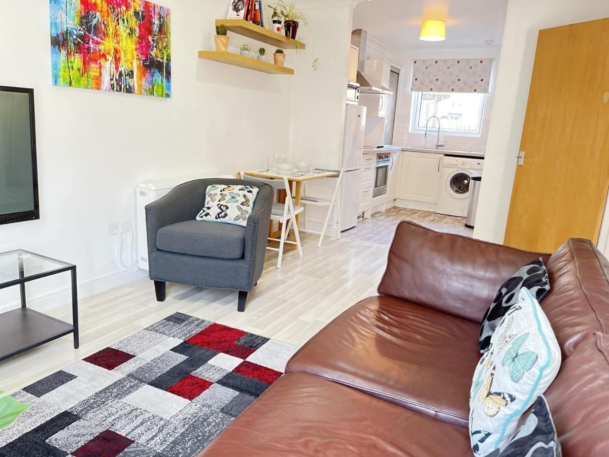 Bright 2 Bedroom Apartment - Edimburgo Esterno foto