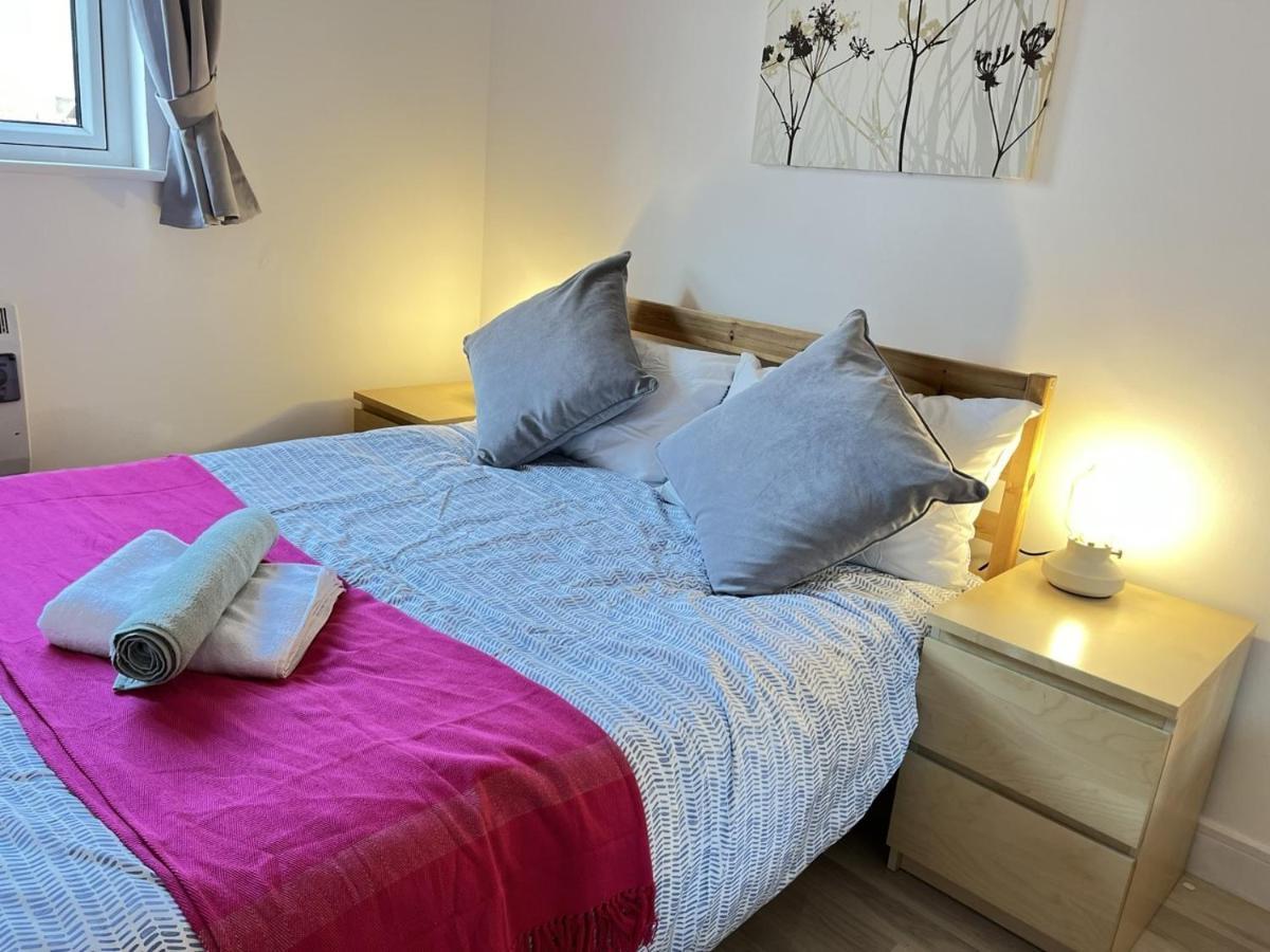 Bright 2 Bedroom Apartment - Edimburgo Esterno foto